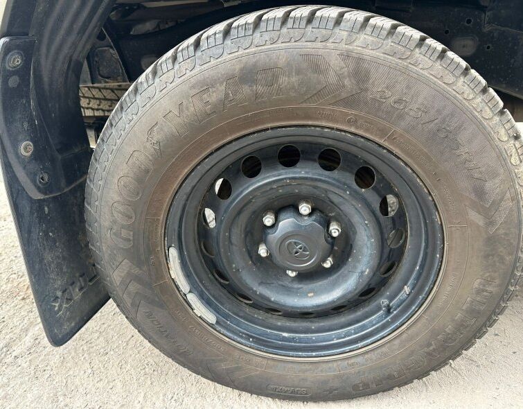 TOYOTA  HILUX DOUBLE CAB GX 4x4